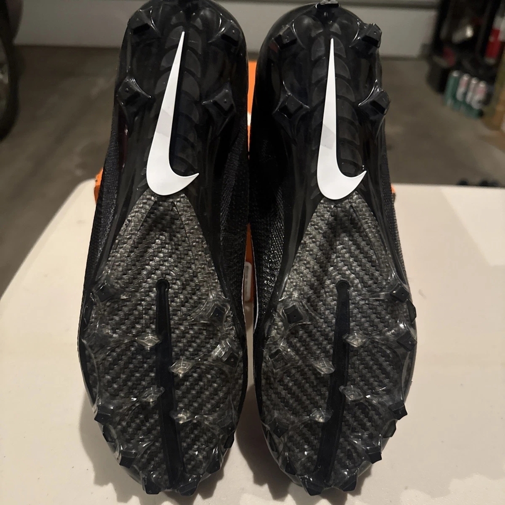 Nike Men’s Black High-Top Soccer Cleats - Picture 4 of 4